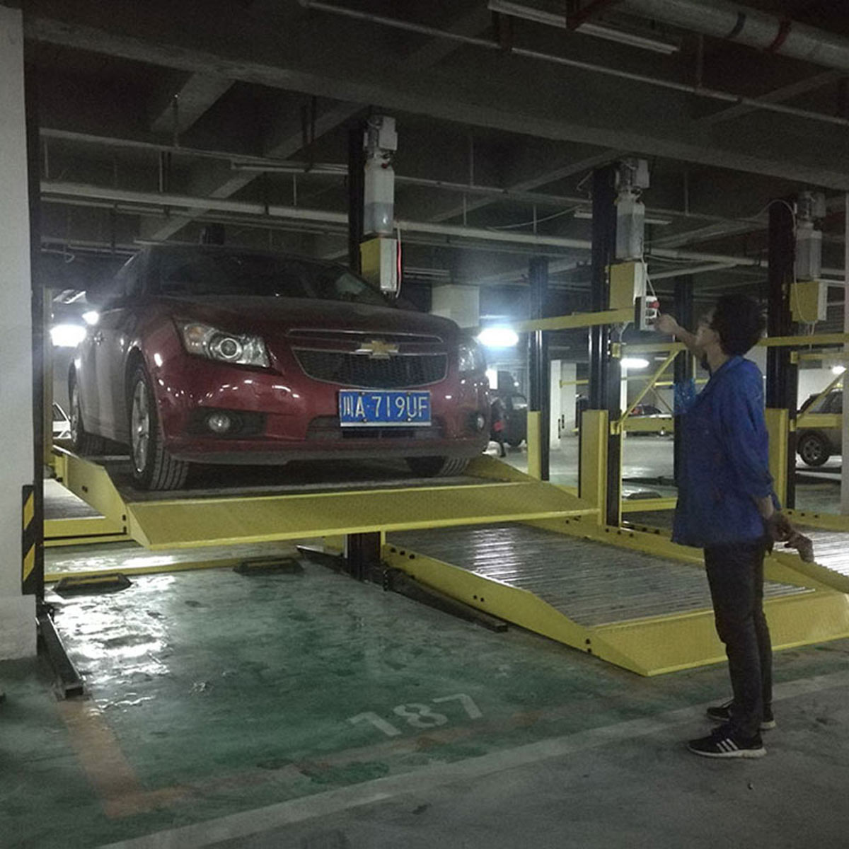 雷波停車設備租賃回收.jpg